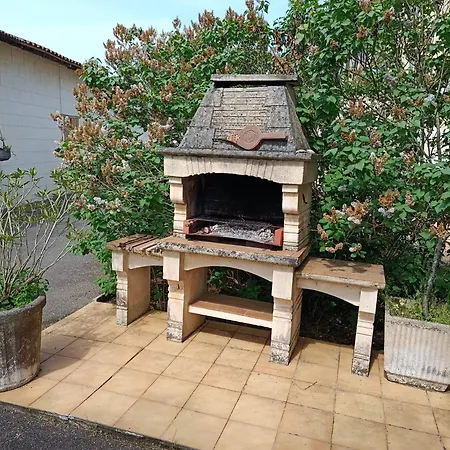 Maison Zen En Pierre Avec Piscine Et Parc, Proche Bordeaux Et Saint-emilion Villa